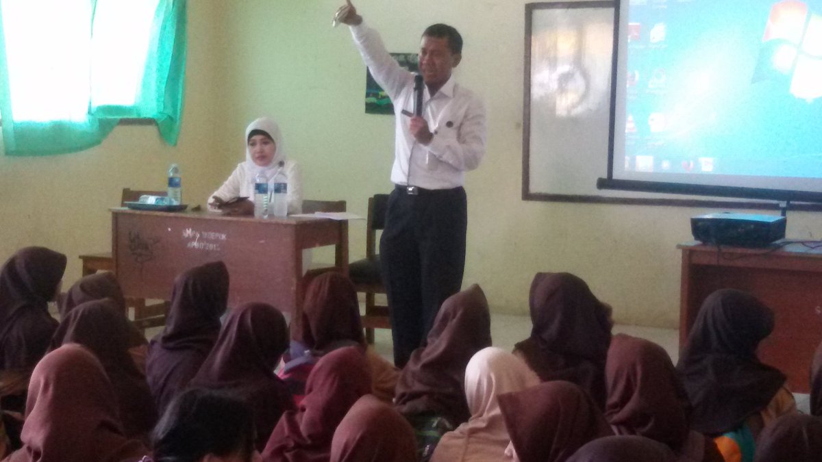 MCAP_Depok's tweet photo. Kadis Kominfo @fitriawansumadi sharing ttg tips mnggunakan internet sehat u/ pelajar @IdrisAShomad @pradi_supriatna https://t.co/PMi6Y8gQqQ