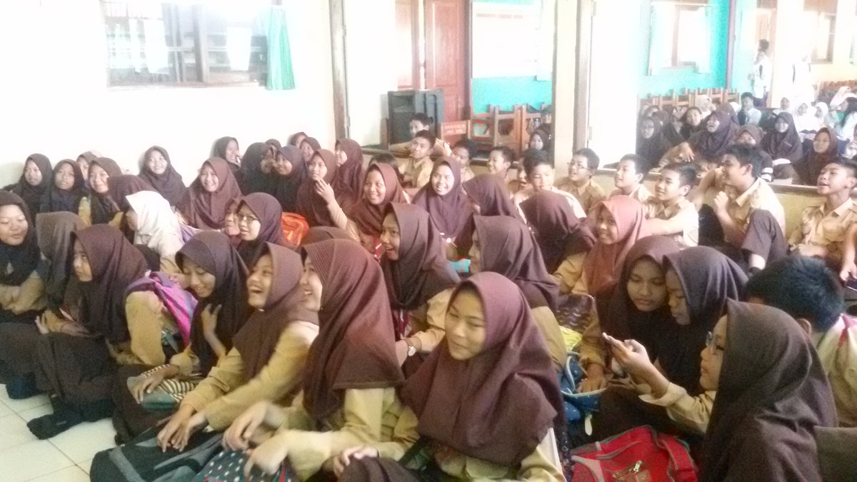 MCAP_Depok's tweet photo. Serunya sesi tanya jawab bersama Pak @fitriawansumadi #SMPN 19 Depok @IdrisAShomad @pradi_supriatna @HerryRestu https://t.co/nPyRIlYWua