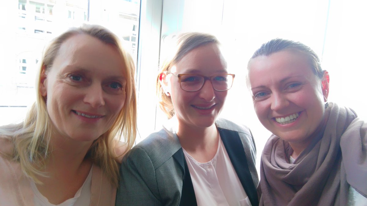 Moin, wir freuen uns auf: Sonnenschein, Feiertag, Hafengeburtstag, Springderby - ein tolles #Hamburg -Wochenende! 🌞😃