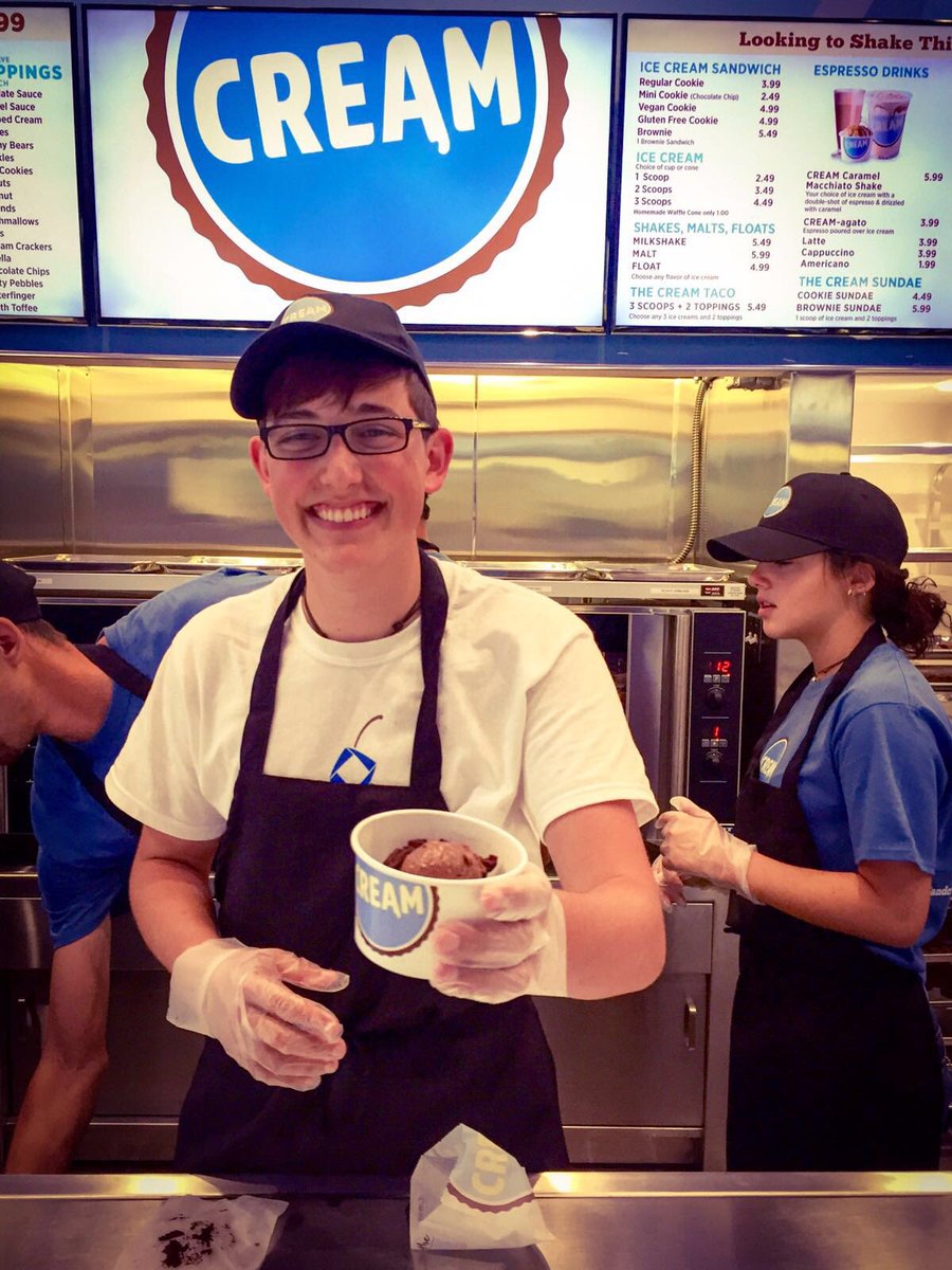 mariajaraamillo's tweet photo. 10/10 time today at #CreamAventura! Don't forget to stop by this Saturday for a FREE ice cream sandwich 🍪💖 https://t.co/qFN3zdAl9V