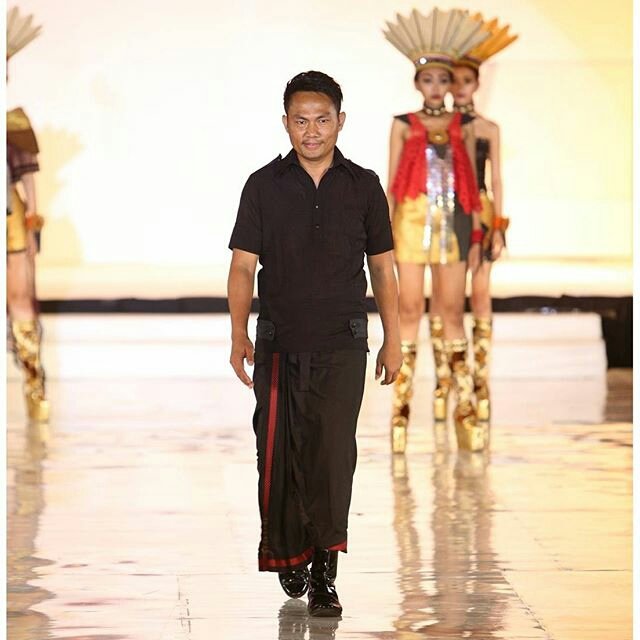 MlgFashMove's tweet photo. Fashion art by @samsuga72 #mfm2016 https://t.co/mLUj13CFKY