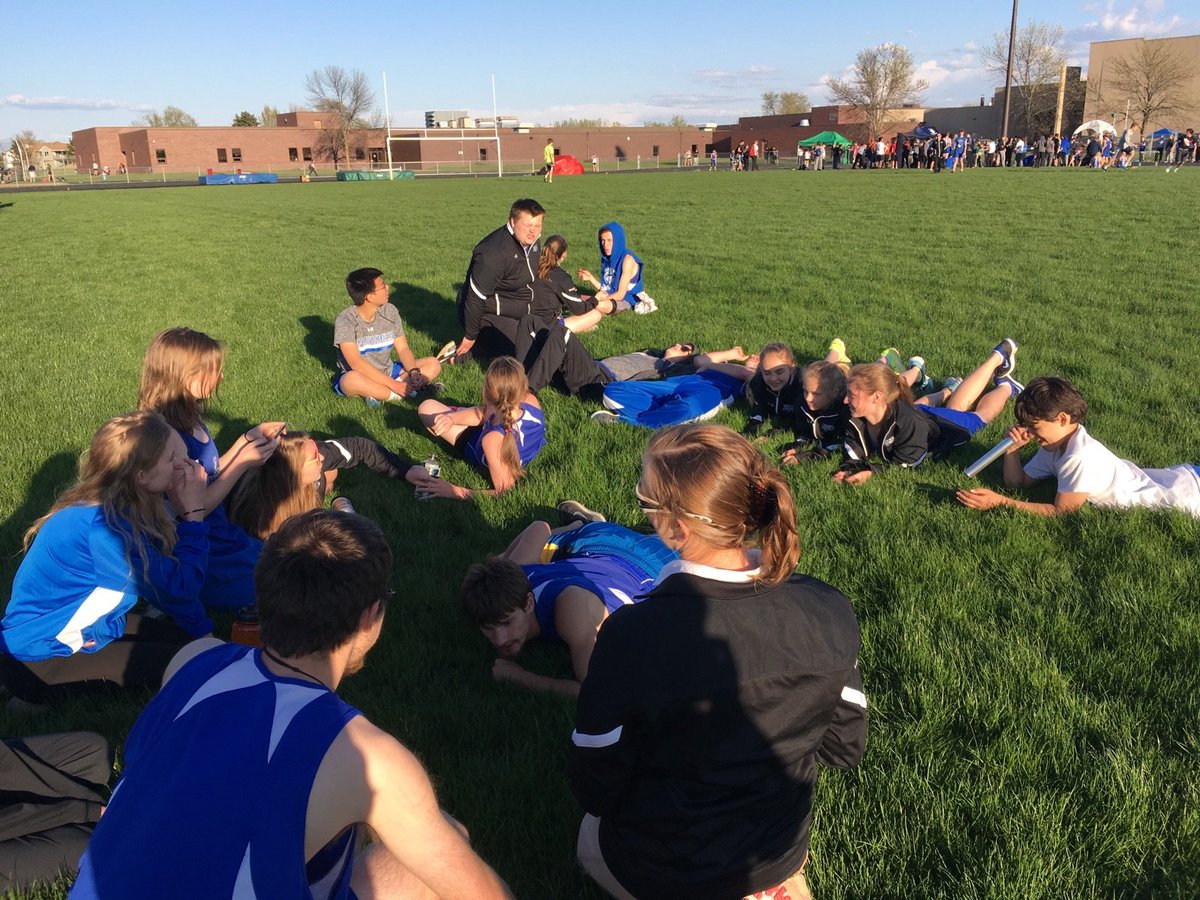 NLALutes's tweet photo. This is how the @NLATrack team prepares for the 4x400 relay! #supportyourteam #runtheinfield https://t.co/ntvZzpO7SD