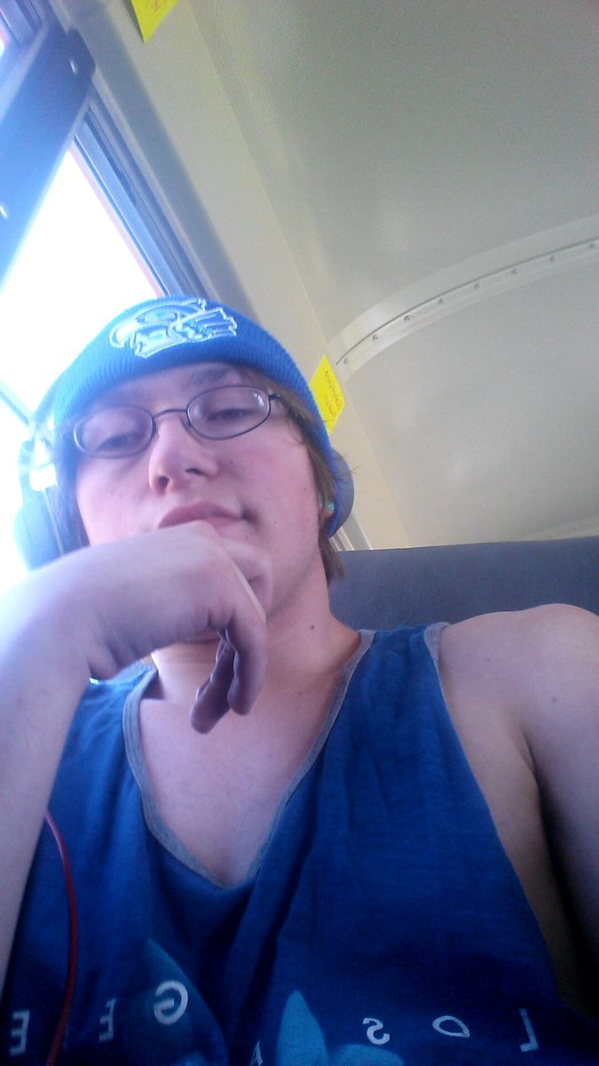 Chillin hmu niggas