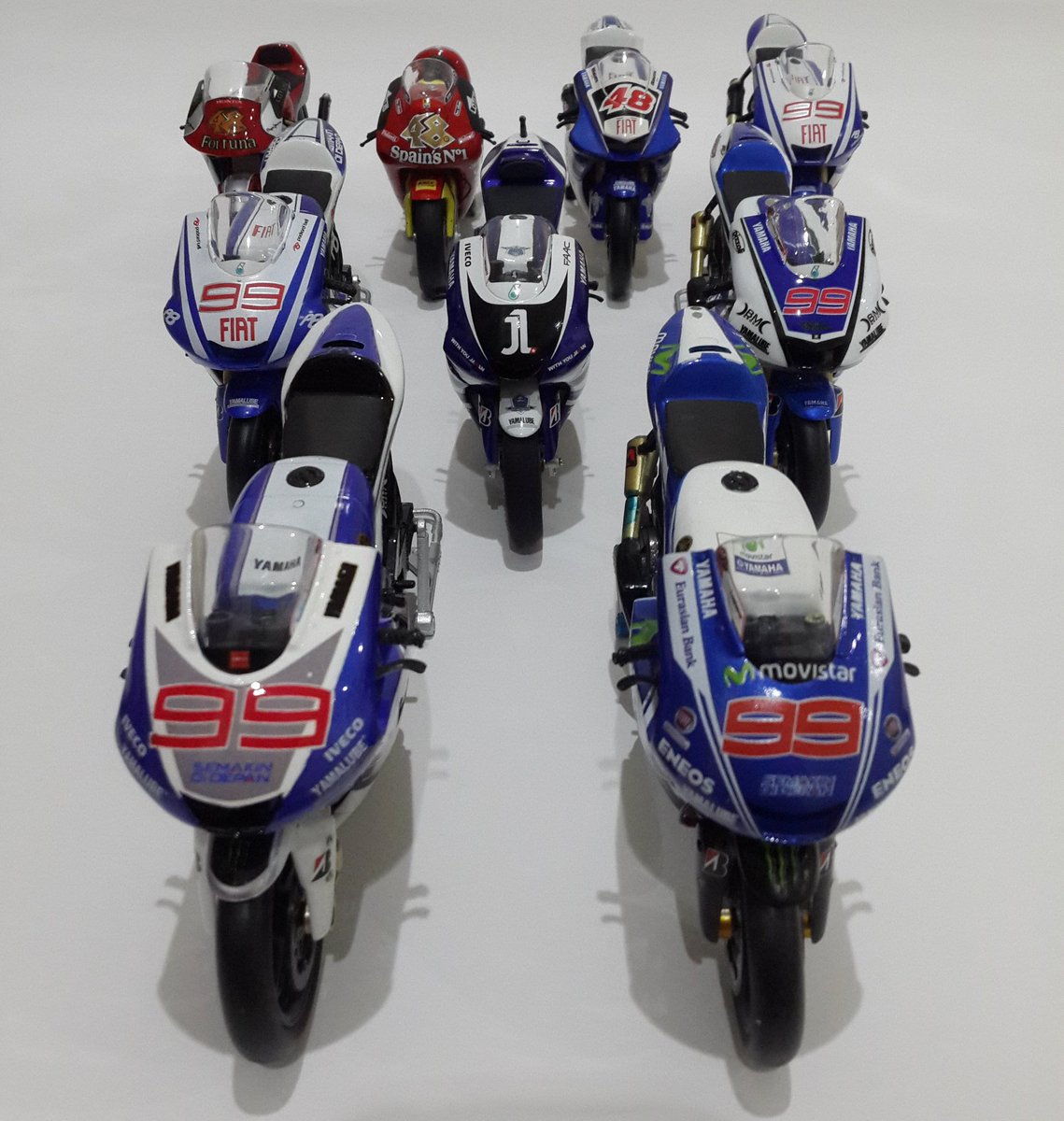 hiumakantomat's tweet photo. Happy 29th birthday @lorenzo99! Cannot describe my love for you! Have a great birthday! I always support you #GoJL99 https://t.co/L4I87eXgUX