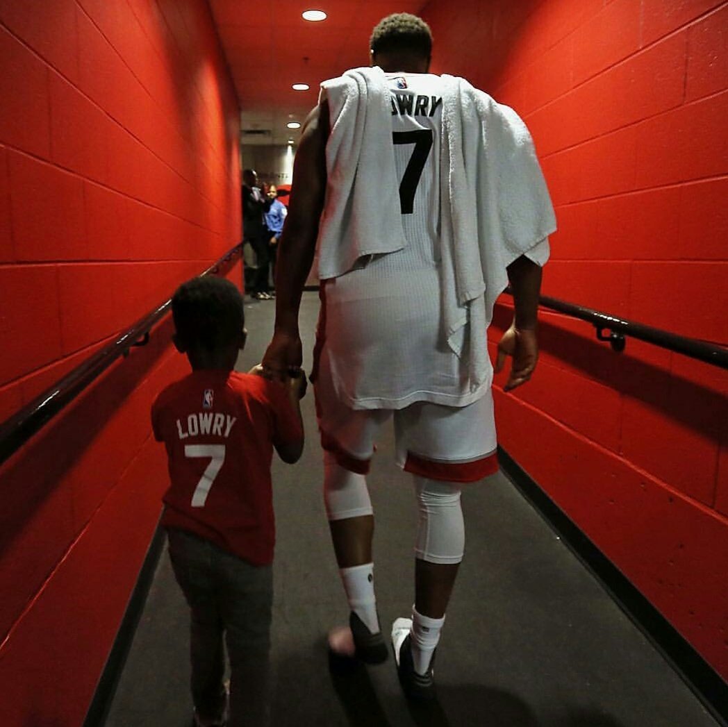 ms_headline's tweet photo. This man right here is amazing!! #WeTheNorth #RaptorsVsHeat https://t.co/V2vzhQ8Nur