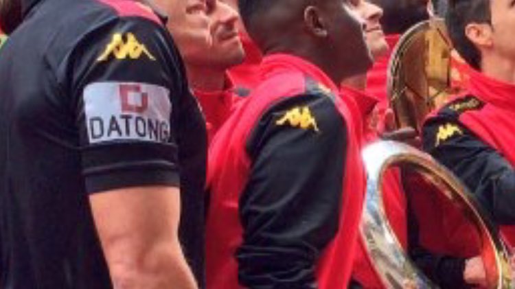 mrpshrike's tweet photo. Hey @AdelaideUnited, 2002 called. It wants its Kappa paraphernalia back. #Adelaide #PaintSARed https://t.co/8FLZcT8IP8