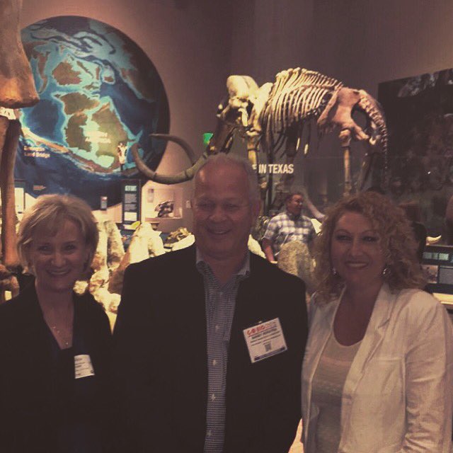 Great evening with <a href="/HansenTeresa1/">Teresa Hansen</a> <a href="/jbminatra/">JB 💙 Just Blue 🟦🟧</a> #IEEE2016