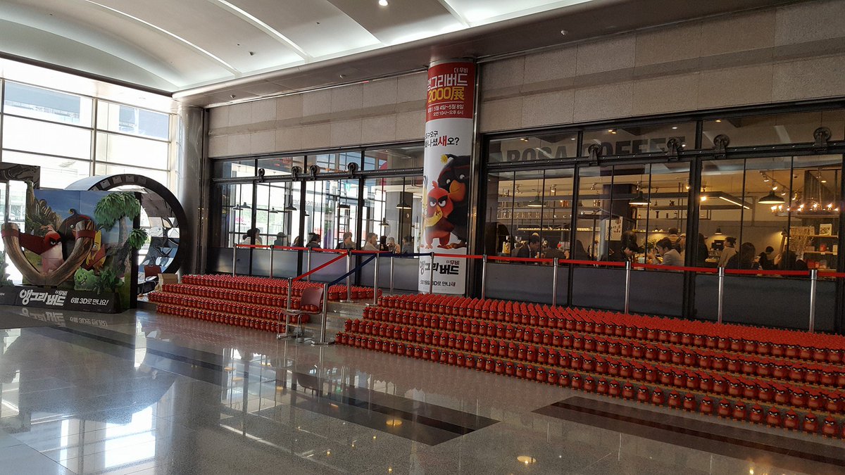JohnCohen1's tweet photo. Wow - thousands of Red figurines in Seoul! #AngryBirdsMovie https://t.co/4olA5Eqxfi