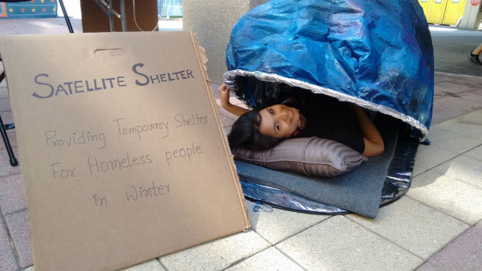 asisomosoficial's tweet photo. Conoce al saco de dormir que se transforma en carpa #AsíSomos https://t.co/20RFKRZDr6 https://t.co/Fk2de8ofef