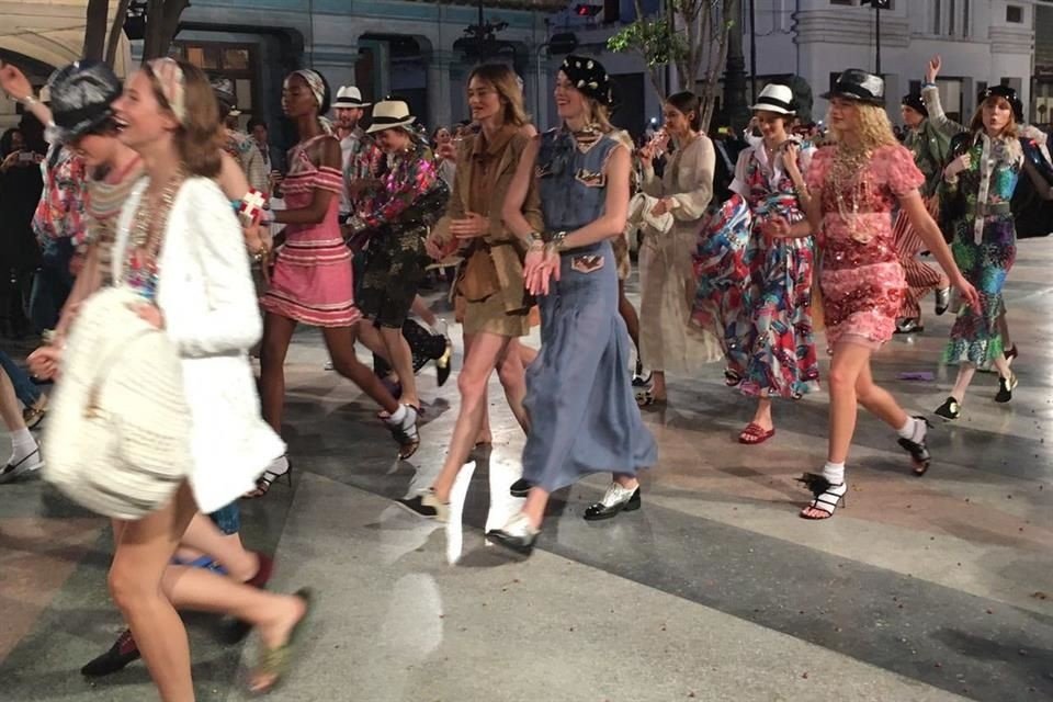 Magentaths's tweet image. #CocoCuba #chanelcruisecuba #ComunicacionModa stunning !!! Chanel the best !!!