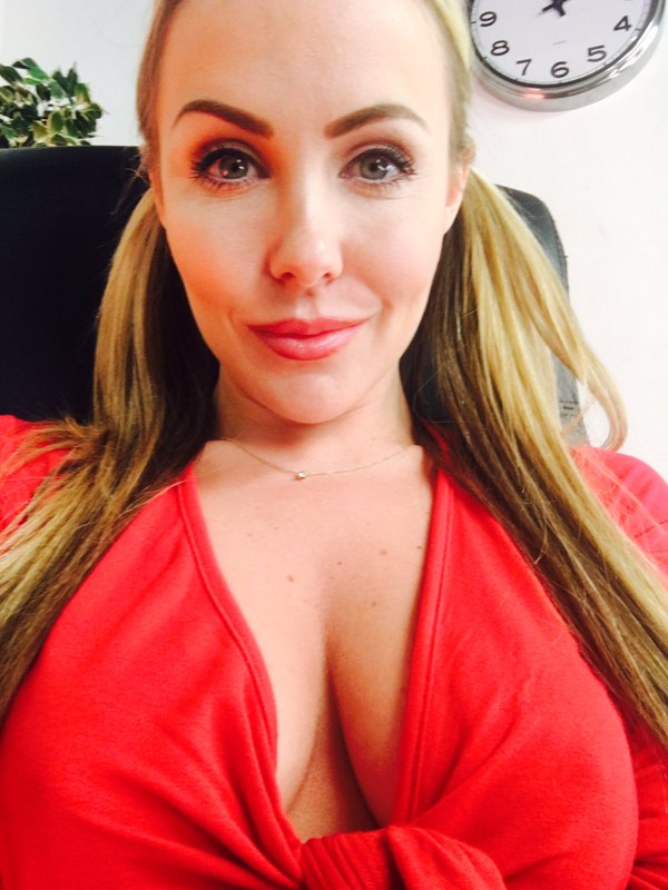 teewee666's tweet photo. The beauty that is Miss @becky_roberts22 will be on our screens this afternoon,be there or be square https://t.co/mM4MXQepwO