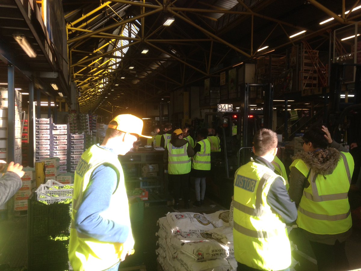 wfcmrlee's tweet photo. Student trip to Spitalfield Fruit and Veg Market! @WFCTweets #WalthamForestCollege #gobananas https://t.co/aKvgL8ITUV