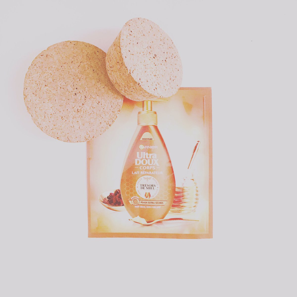 Littlecocooning's tweet photo. Bonjour 🤗,  
rendez-vous sur le blog rubrique BEAUTE! Je vous dis tous sur ce lait @GarnierFR (lien dans ma bio)! 😍😘 https://t.co/BjhdfNWg5H