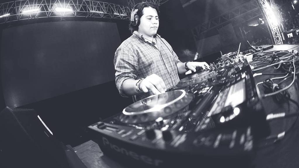 producerpassion's tweet photo. Easy answer: Juose 😘
.
#Photography #MainStage #DJ #Producer #EDM
#Trance #TranceFamily #ElSalvador #Juose #Juoser… https://t.co/qRmN2hPLet