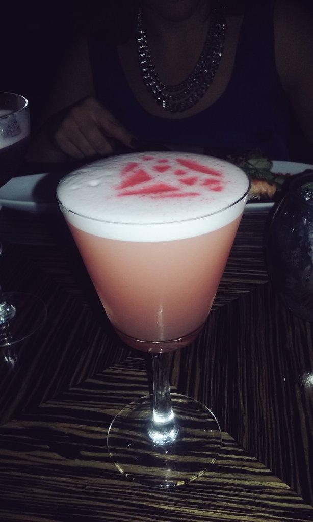 Drink_Me_Blog's tweet photo. Una noche a puro diamante y cocktails en #Low646. Pronto la crónica #cocktailculture https://t.co/hwtfPvZiDl
