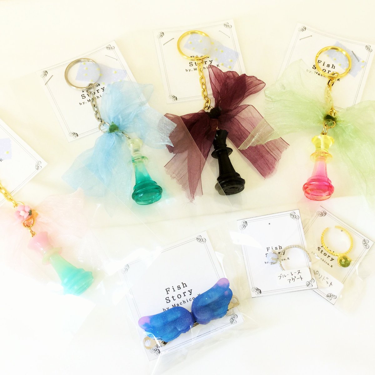 haco_fukui's tweet photo. FishStoryさんからは、素敵なチェスのキーホルダー(¥1200)が届きました。
チェスのサイズは約4㎝です。他にも、ギャラクシーウィングバレッタ(¥1200)やリングなど、新作が入荷いたしました♩ https://t.co/4lnNP80CV0