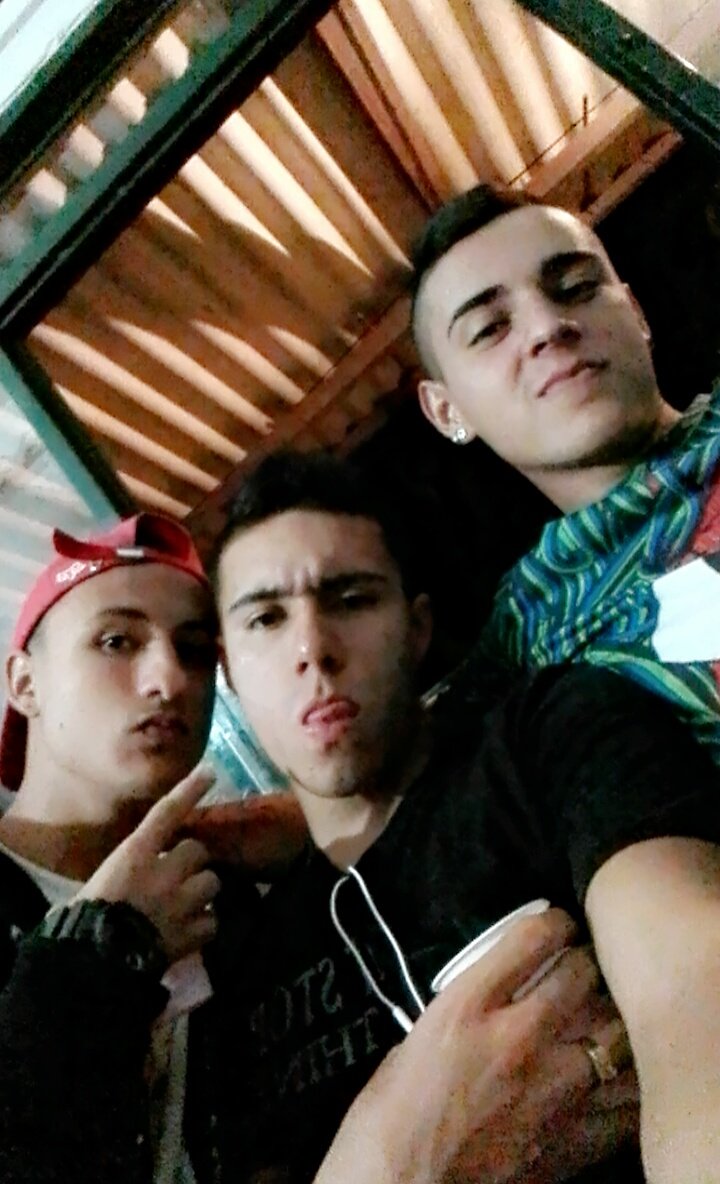 ___Monsalve___'s tweet photo. Mis panas siempre. https://t.co/ezfymK1kRm