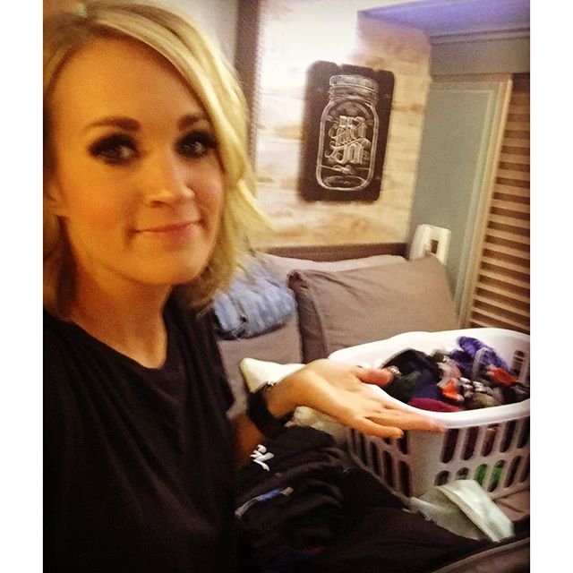 carrieunderwood's tweet image. People often ask me what I do after shows...tonight, I fold laundry. #lame #mom #somebodysgottadoit #cleansocks