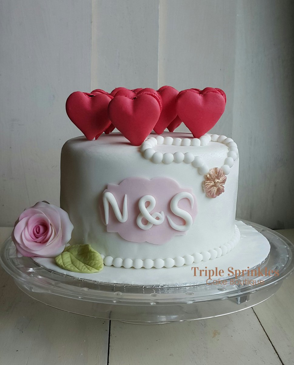 pink_pegaga's tweet image. #macaroncake #fondantcake for #engagement #sabah #kkcity #kotakinabalu