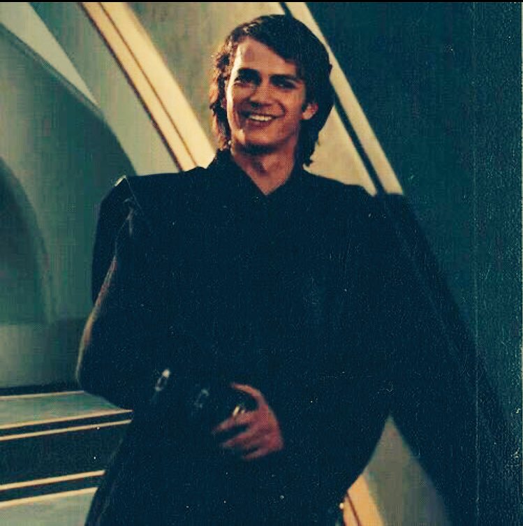 ashleeeezy91's tweet photo. Anakin appreciation tweet 💖#StarWarsDay https://t.co/FuJI7qMRPS
