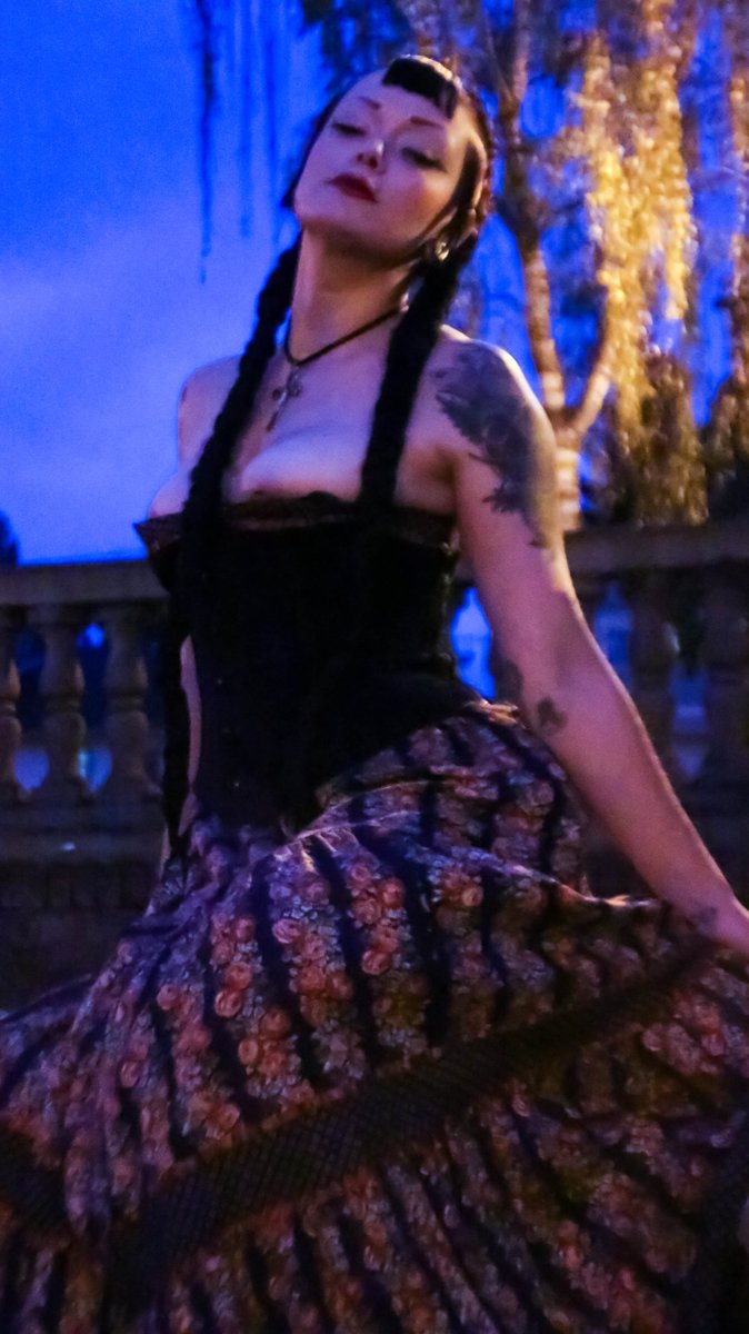 LucyLovedoll's tweet photo. #medieval #goddess #pdx #portland https://t.co/Hr4kl9reI8