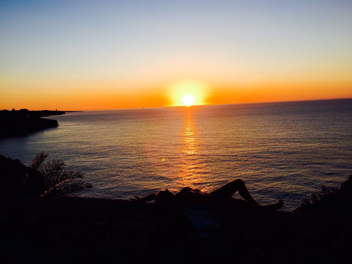 AnettaPirat's tweet photo. #sunrise #MyStrangestSecret #MyLive # MyFuture #MadeInSpain #Mallorca #Самопознание #Саморазвитие #ДоброеУтречко https://t.co/A0yWxo6KLm