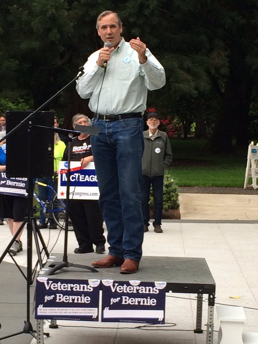 OregonLatinoVet's tweet photo. Photos from today's Bernie Rally in Salem, OR! Rep. Tulsi Gabbard and Sen. Jeff Merkely were inspiring! #FeelTheBern https://t.co/cBS5VyPzpM