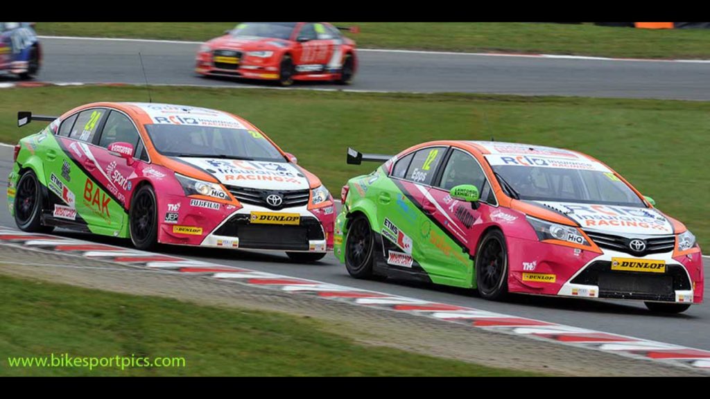tonygilham34's tweet photo. Favourite &amp; retweet for your chance to join us on a VIP @RCIBRacing track day with @TeamHardRacing #hotlaps #tuition https://t.co/arMXSjiCTT