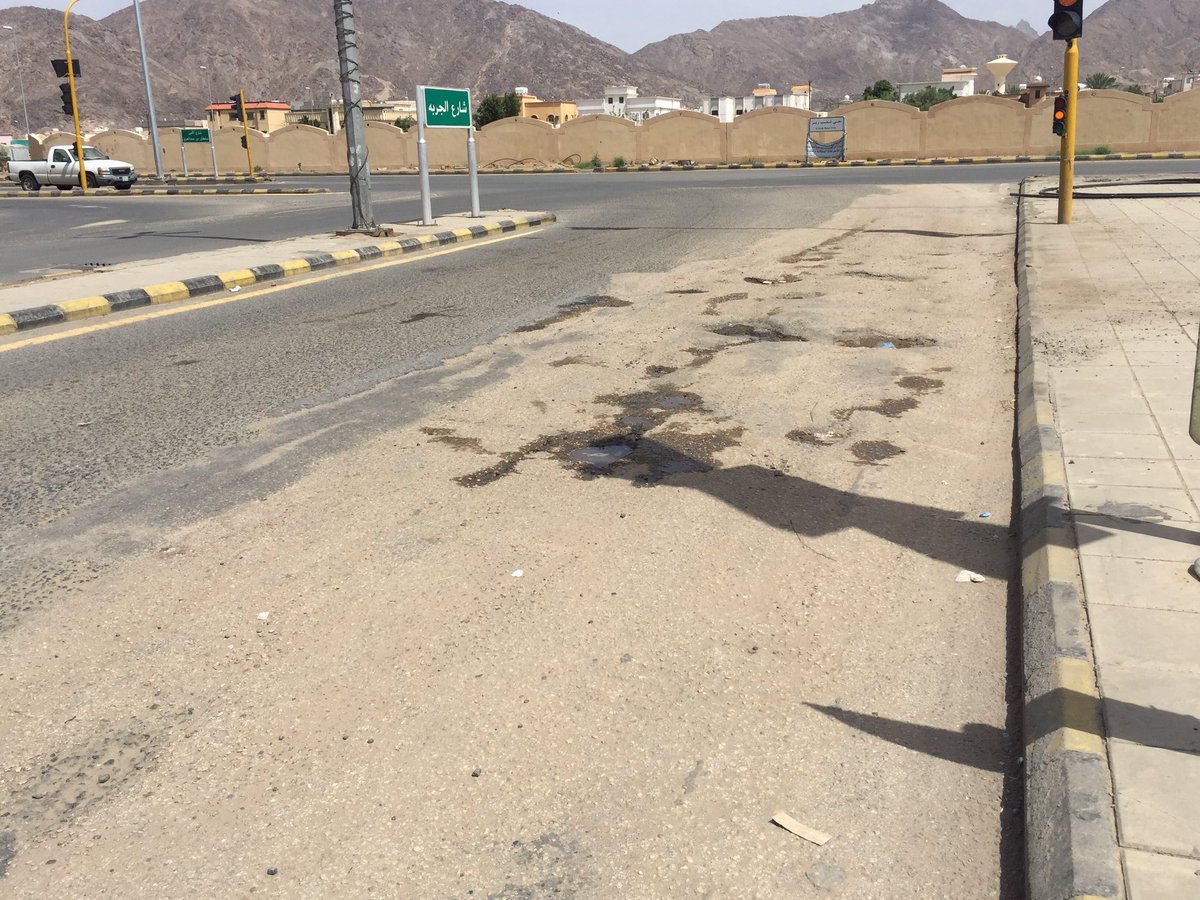وهنا اشارة الجربة الرئيسيه والوضع المزري مع الاسف

#تطوير_شارع_الجربة
#نجران_الان