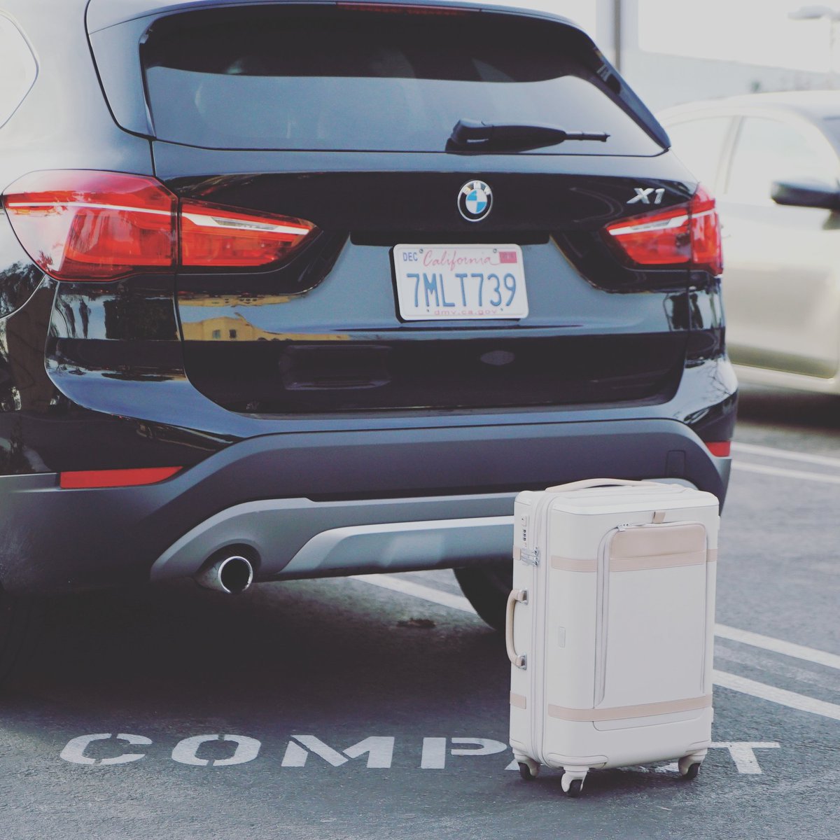 MyFloatti's tweet photo. Compact, yet functional.

#happiertraveler #suitcase https://t.co/i8BJ8Naxp2