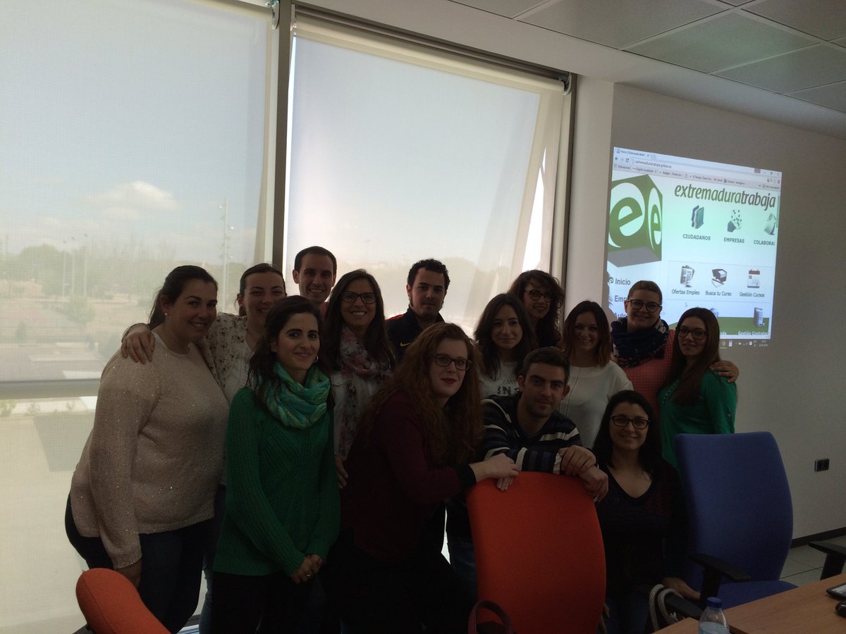 lanzaderaDB's tweet photo. Cristina,Irene y Ana, tecnicas del sexpe Don Benito nos hablan de formacion y empleo,subvenciones...Muchas gracias https://t.co/q5taJHDksl
