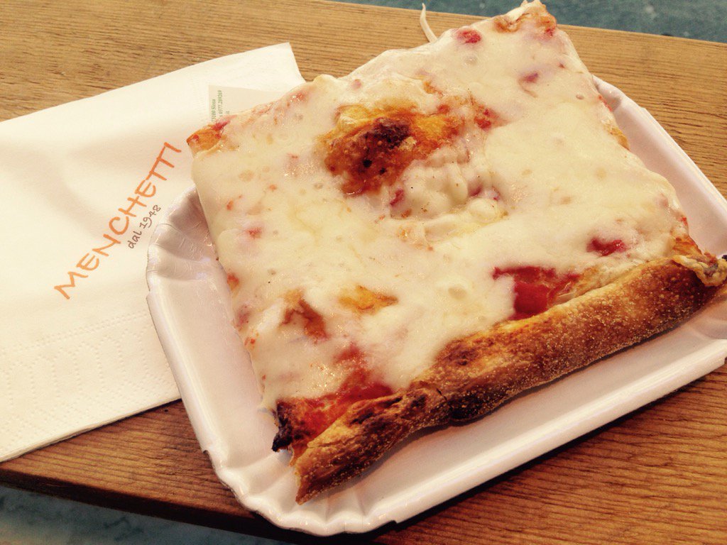 Scarlot73's tweet photo. Succulenta #pizza margherita, lunch break #Menchetti #CosorzioAgrarioSiena https://t.co/gG6RB3MCDu