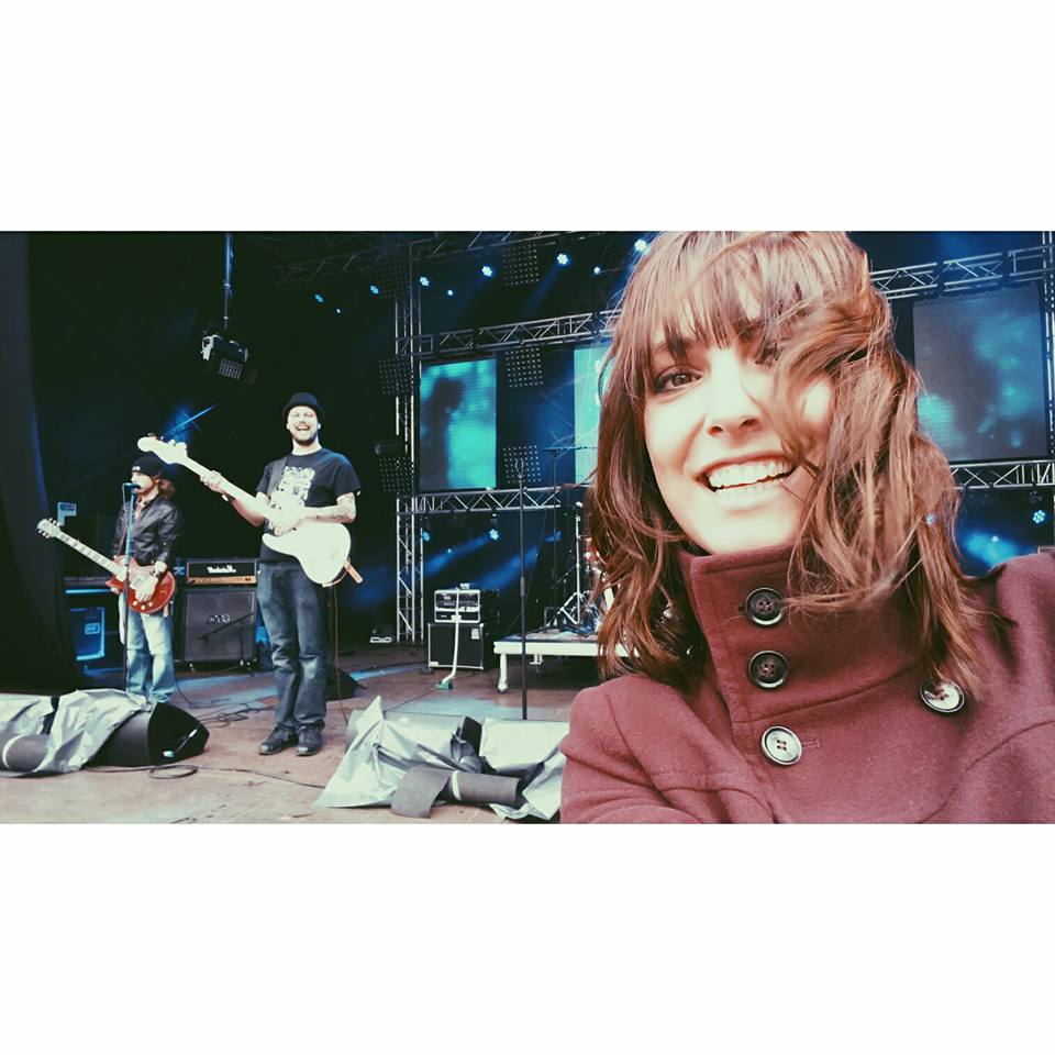 DevonsLoch's tweet photo. Pre-gig-pic! Niet te geloven dat dit nog maar iets meer dan een week geleden is..! #Oranjenacht #gig #Gouda @ONGouda https://t.co/aE8FBryyX2