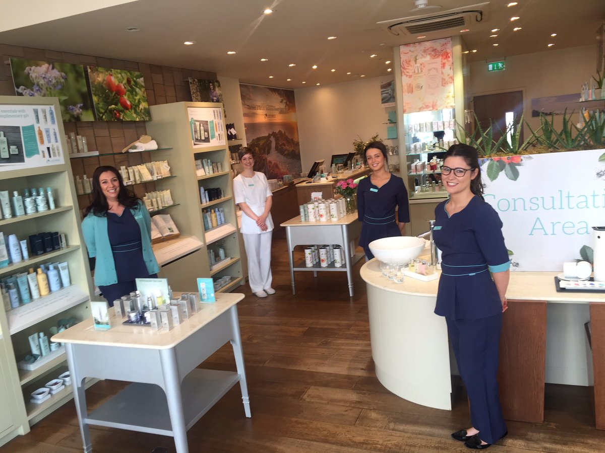 CALizEarle's tweet photo. Quick flyby @lizearle #UnionStreet store to stock up (bodywash for my girls &amp; bodyscrub for me) #IOW #helloteam https://t.co/sf7mI3dAvD