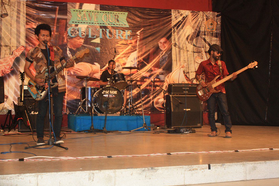 BlueSukan_yk's tweet photo. sisa mabuukkk semalam at audotorium apmd...
Ben benan kitaaa, blues bluessaan lagi Hahaha https://t.co/B4Yva4MkK7