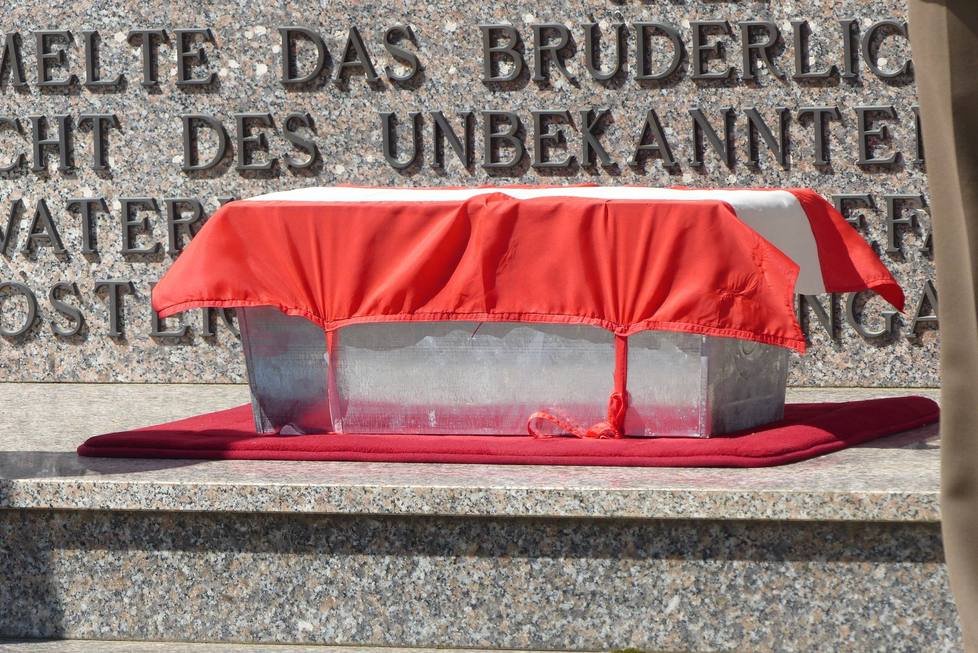 abollis's tweet photo. #GrandeGuerra Il soldato Ferdi Edlinger ora riposa nel cimitero austroungarico di Fogliano https://t.co/moeonuin0t https://t.co/thNjd7VF18