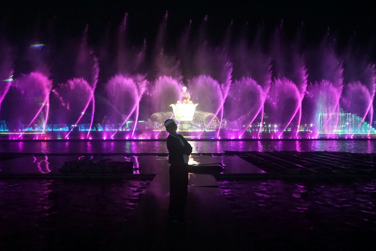 Long WeekEnd ini Air Mancur #TamanSriBaduga disaksikan Kamis Malam Jum'at &amp; Sabtu Malam Minggu Jam 19.30 &amp; 20.30 WIB