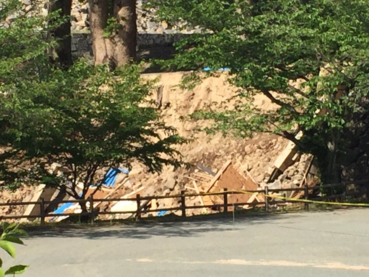 0122Gsjbc's tweet photo. 個人宅の清掃ボランティアに参加してきました
できることは少なかったけど
被災された方に喜んでいただけました
熊本城の城壁がかなり壊れてた https://t.co/iiUz83D1lv