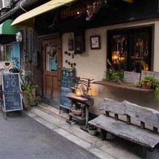 MetropolisJapan's tweet photo. Check out Osaka's #retrotown. https://t.co/JqjEb3hzZ5 https://t.co/rQNeJMOyPW