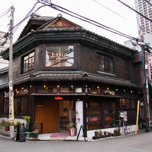MetropolisJapan's tweet photo. Check out Osaka's #retrotown. https://t.co/JqjEb3hzZ5 https://t.co/rQNeJMOyPW