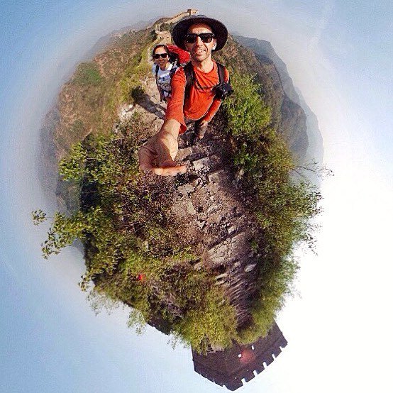 Nos gusta la foto 21.000km of wall to prevent invasions, now an amazing place for hiking. Gubeikou to Jingshanlin #…