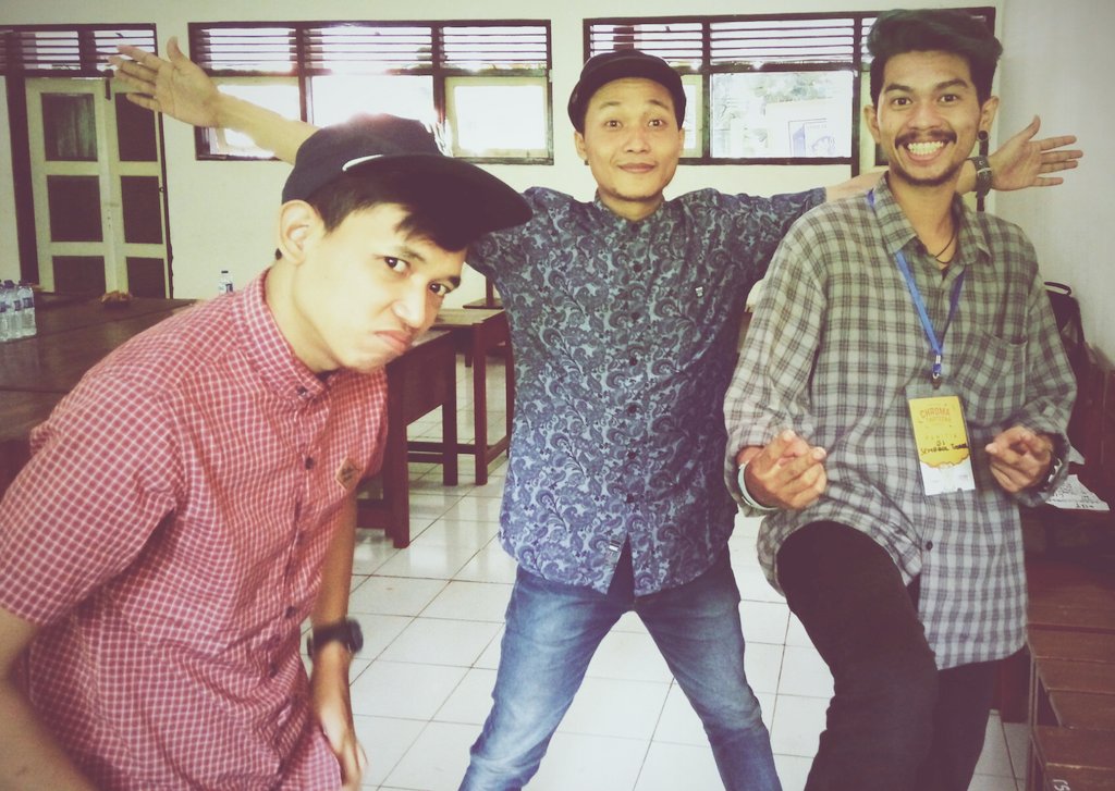 Yeey masih bertahan di <a href="/SMAN13Semarang/">SMA 13 SEMARANG</a> meh rikues bedekan opo cah?