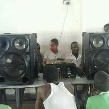 Grand_Duqe's tweet photo. Where music is more important than anything else #TBT Chania Boys #cheupe #Hosea #ItsOnlyInKenyanSchools https://t.co/7O3BdBG9I6