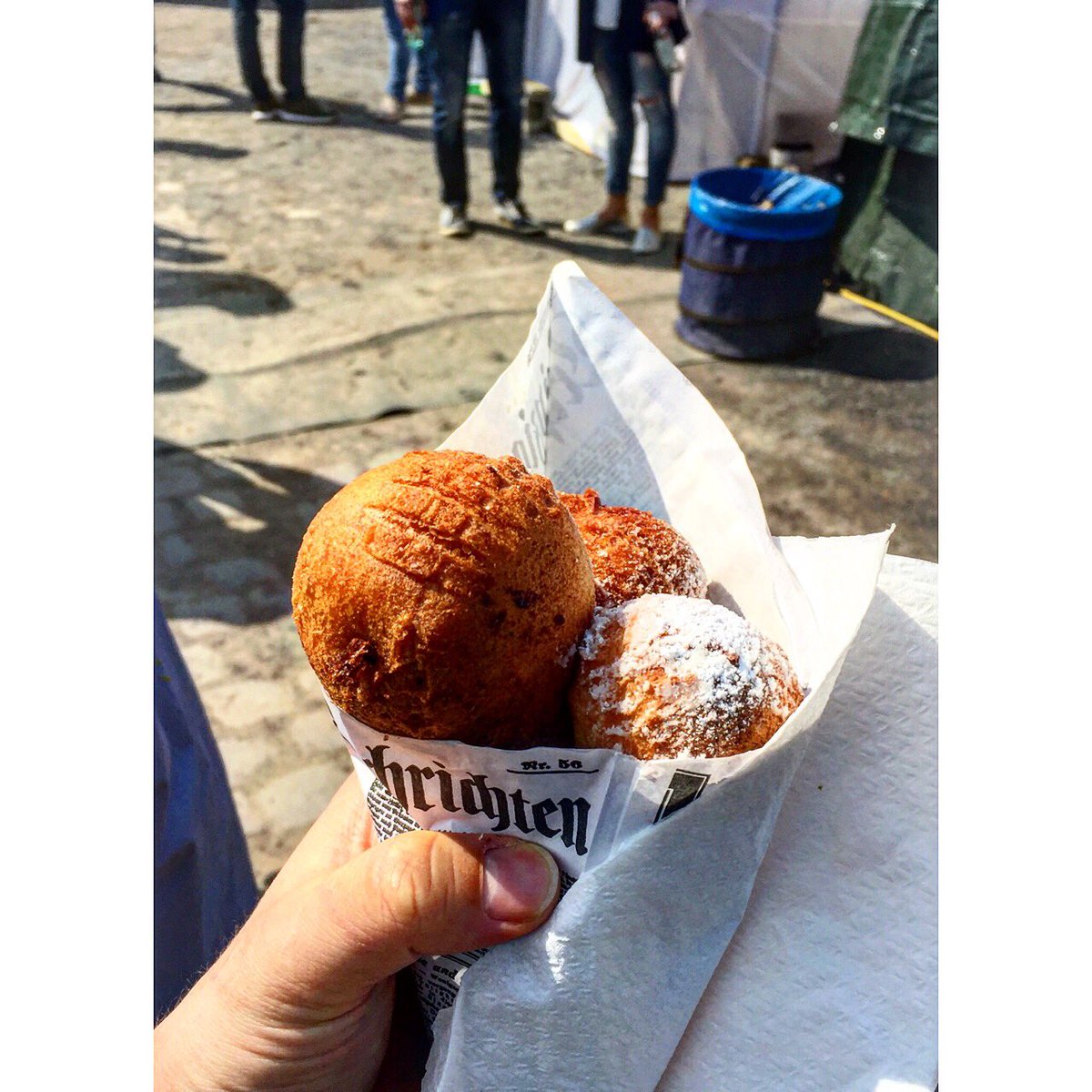 BluueSpace's tweet photo. I'm usually not that into sweet stuff but this #deepfriedshit from derkleinemunchkin is the bomb! #food #foodporn https://t.co/rGHCFtj59P