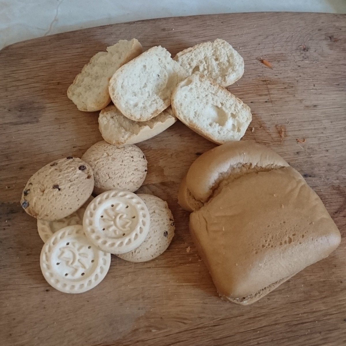 ClairBear42's tweet photo. My low protein lunch! Crostini, sandwich and cookies. #lowprotien #PKUAwareness #pkuphotoaday https://t.co/ibOD1YQS9e