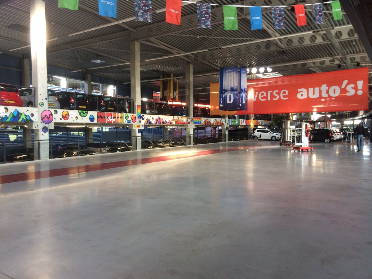jpvr123's tweet photo. Start opbouw @fcgroningen benefietavond tbv @DeOpkikker in @autoborg mmv @barthof @Spijkermanbv en Artizan. https://t.co/vMxzTfx3Vq