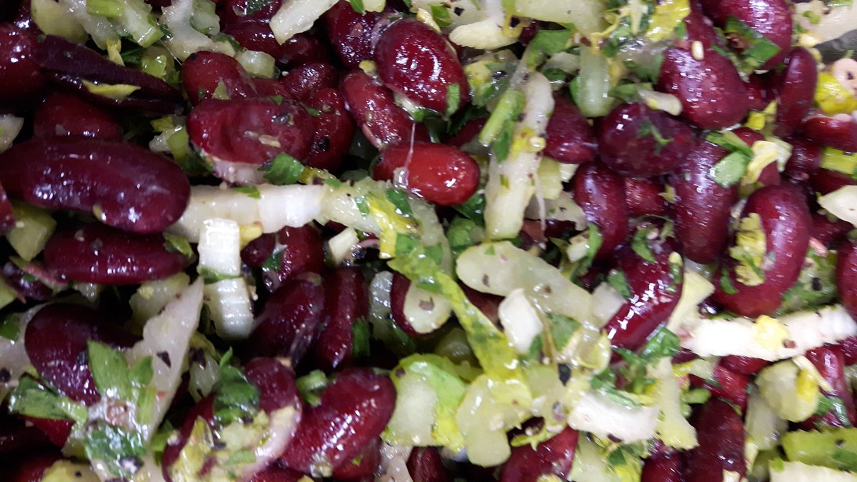 NicoleAtWorkFM's tweet photo. United Colours of Salads ❤💛💚 https://t.co/lr8uM49xiq