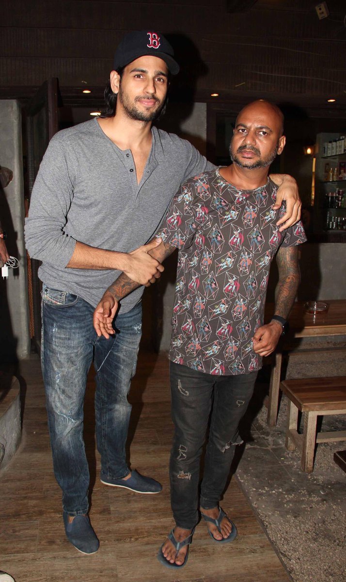 #SidharthMalhotra spotted at #AalimHakim's salon in Mumbai.