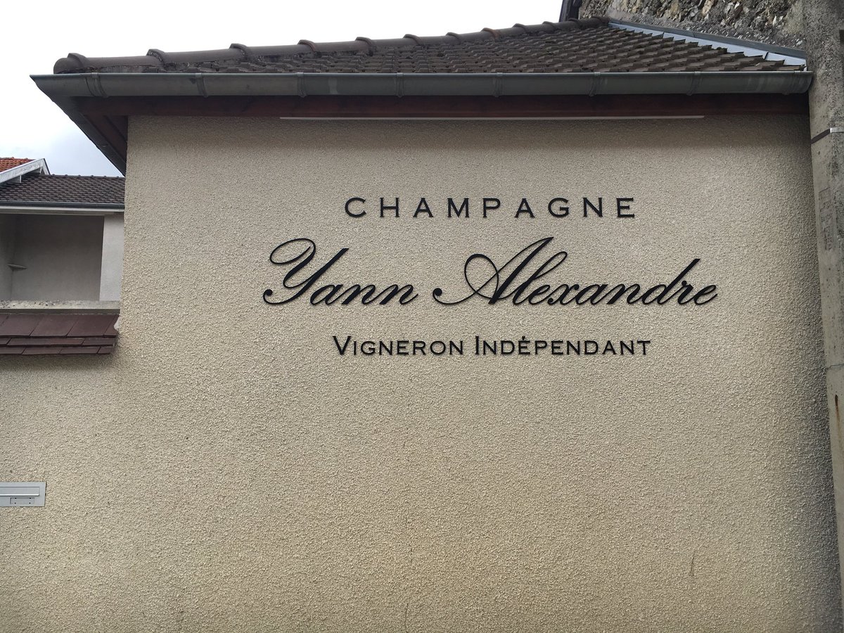 LeSalonRare's tweet photo. #champagne @YannAlexandre : passion, saveur et partage. À découvrir ! ❤️ https://t.co/5QXsBgyu92