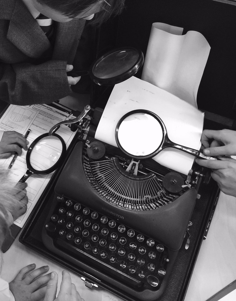 MissMiaOC's tweet photo. Loving teaching our #history unit, #ichange.Students exploring our #classmuseum #changingtechnology https://t.co/JFvqvRsfYv